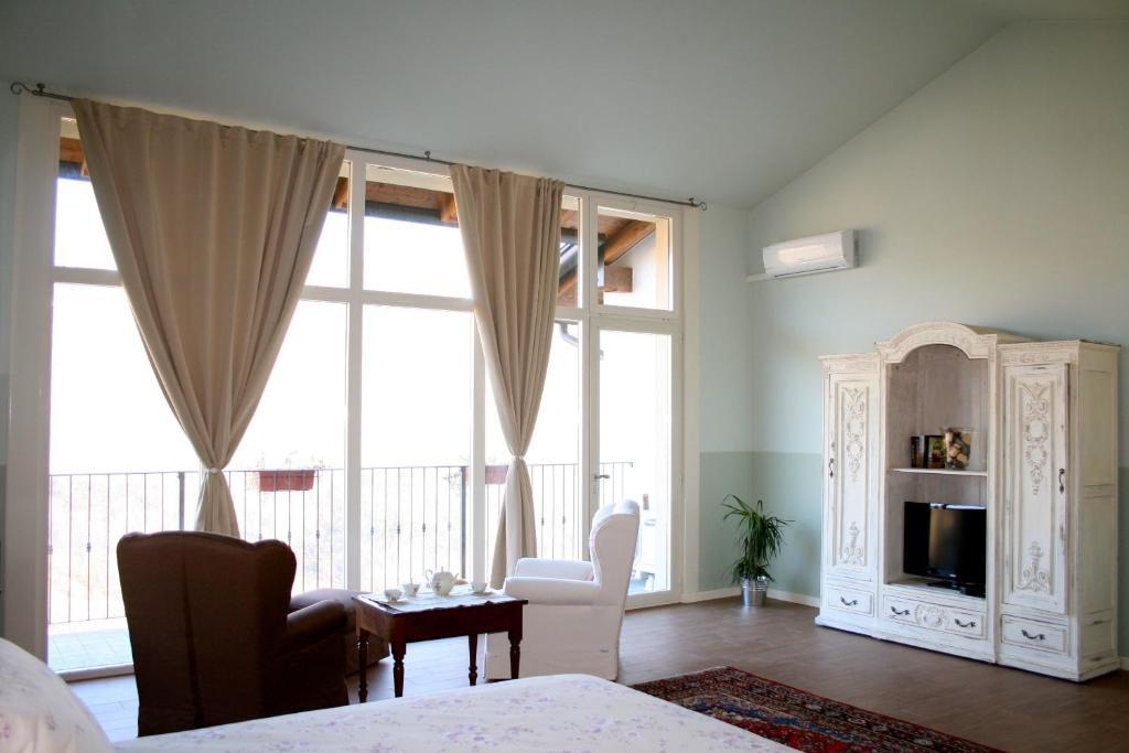 B&B Mario & Mario Trezzo Tinella Room photo